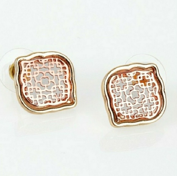 💕 LAST 1!! 💕 Dainty Marquee Filigree Earrings - Picture 2 of 2